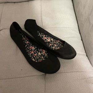 black flats